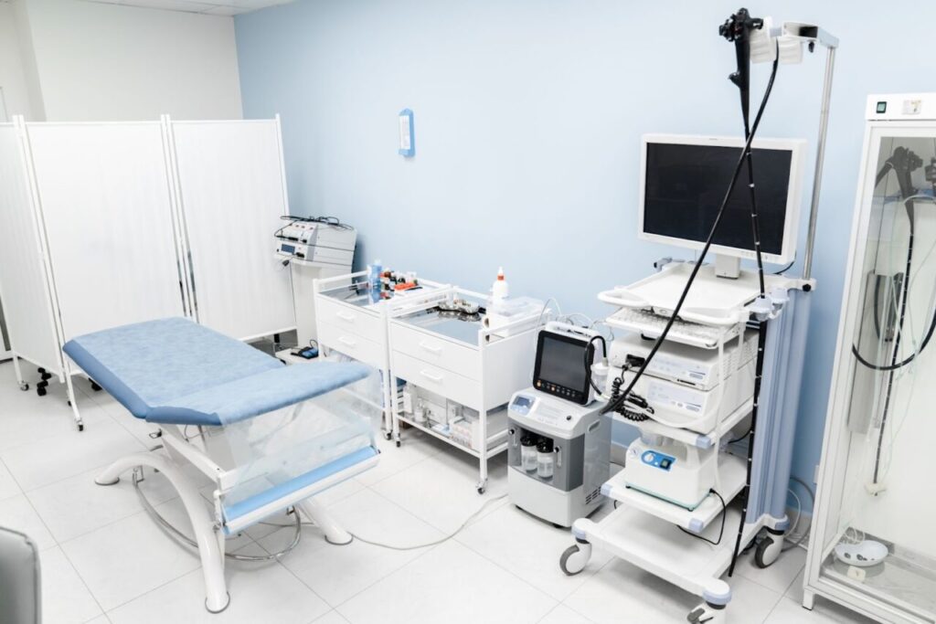 大腸カメラ検査を行う検査室