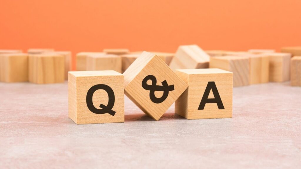 Q&Aと書かれた木製ブロック